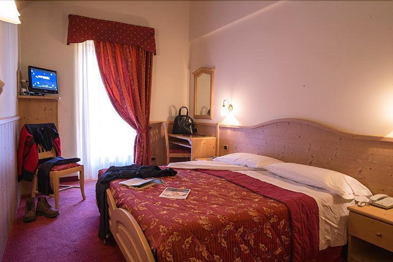 Beverly Alps Hotel & Spa Pinzolo Exterior photo