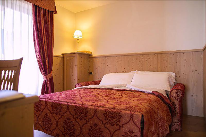 Beverly Alps Hotel & Spa Pinzolo Exterior photo