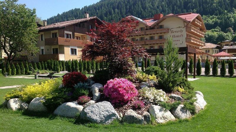 Beverly Alps Hotel & Spa Pinzolo Exterior photo