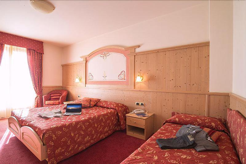 Beverly Alps Hotel & Spa Pinzolo Exterior photo