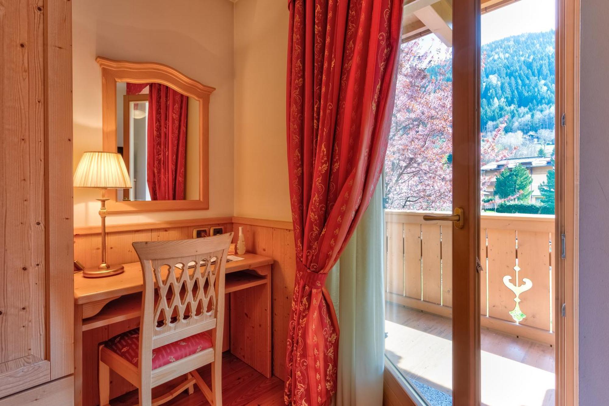 Beverly Alps Hotel & Spa Pinzolo Room photo