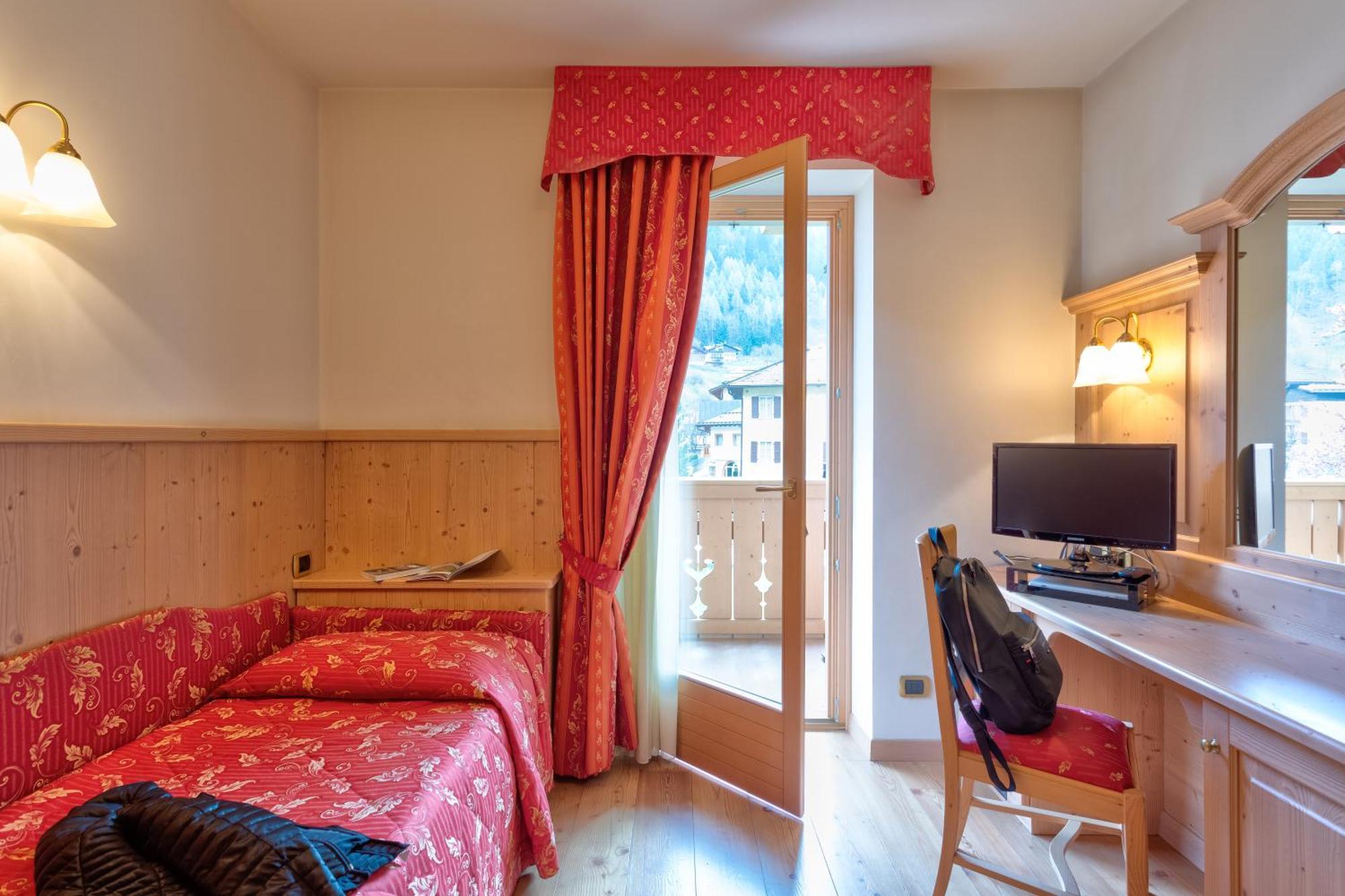 Beverly Alps Hotel & Spa Pinzolo Room photo
