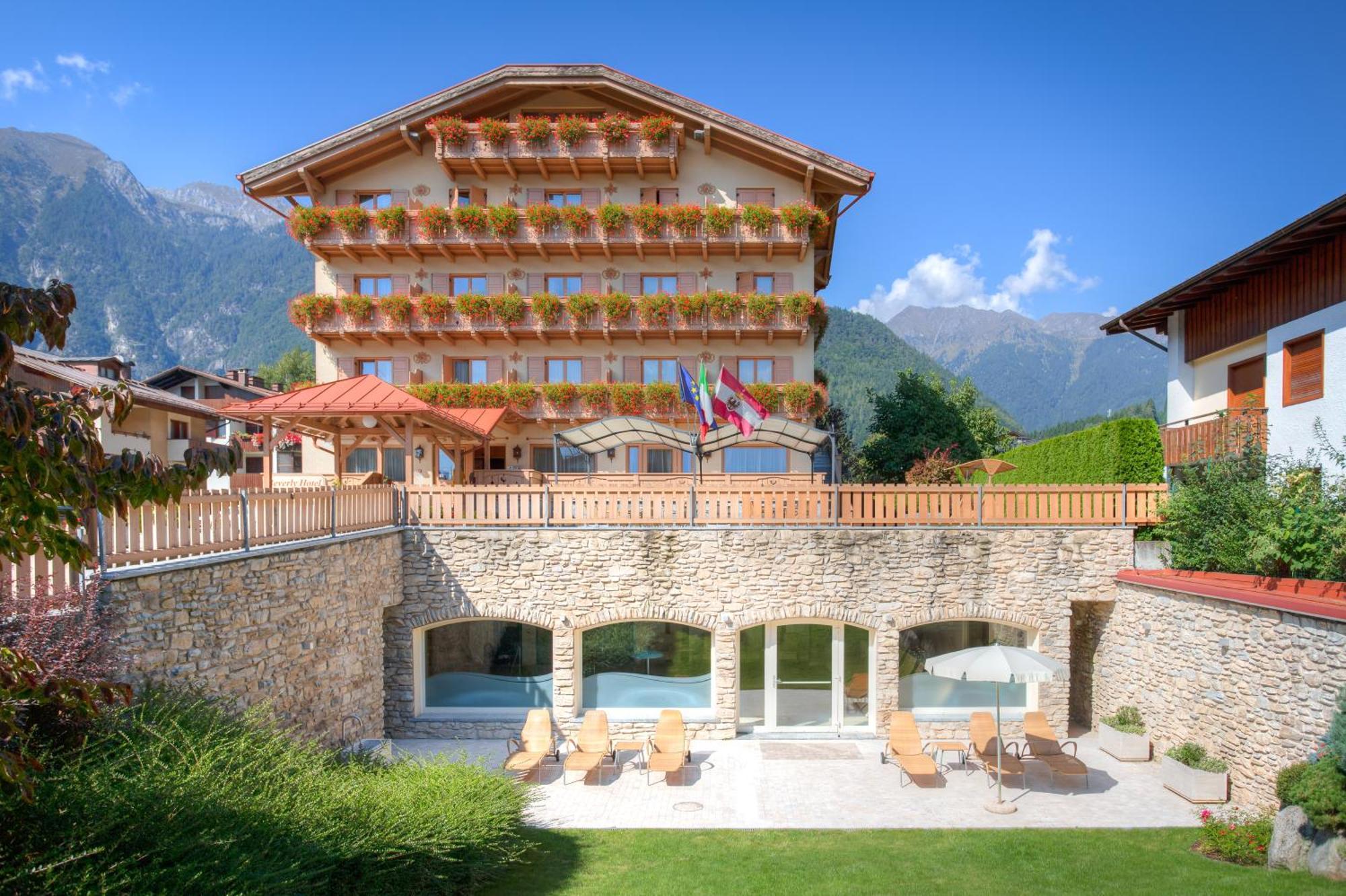 Beverly Alps Hotel & Spa Pinzolo Exterior photo