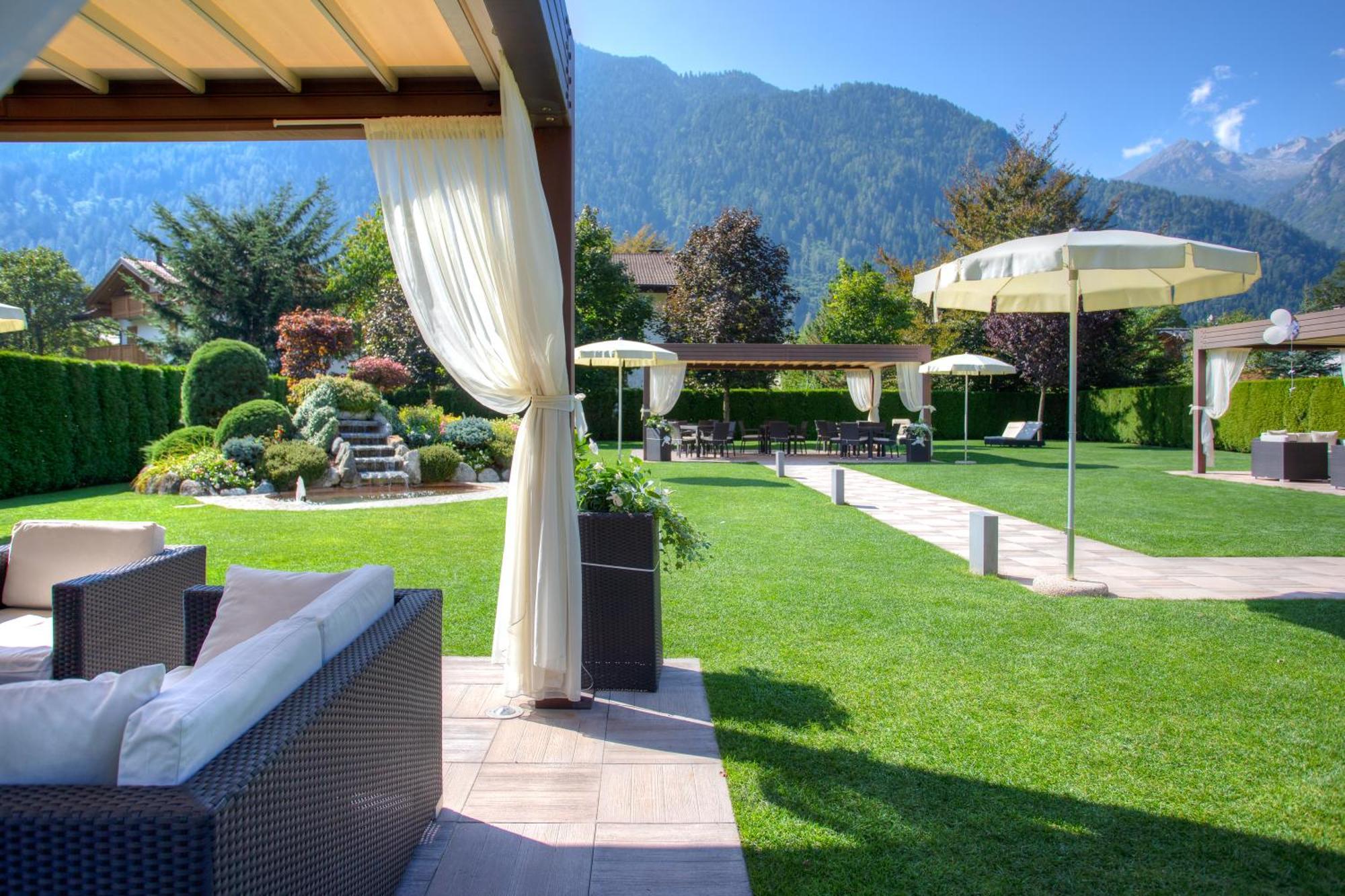 Beverly Alps Hotel & Spa Pinzolo Exterior photo
