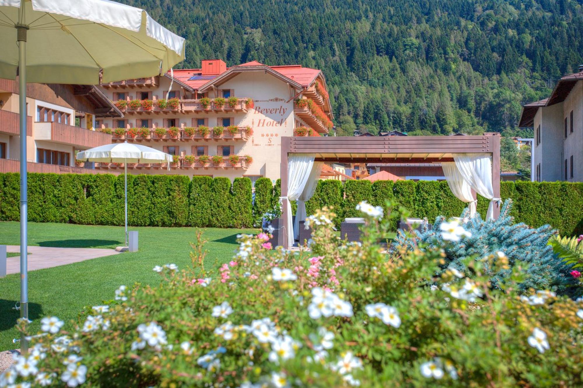 Beverly Alps Hotel & Spa Pinzolo Exterior photo