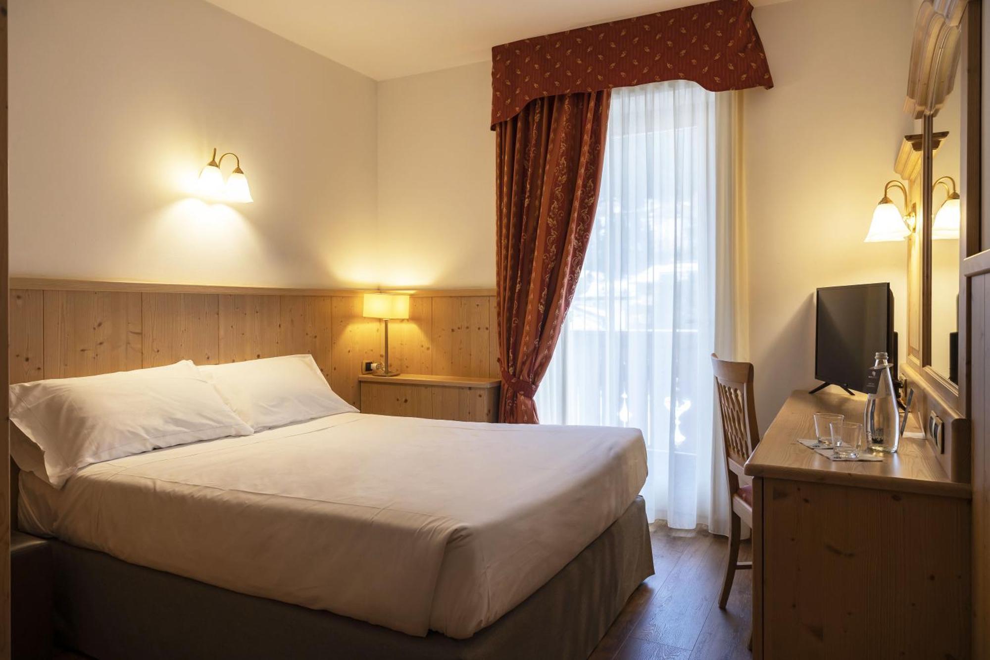 Beverly Alps Hotel & Spa Pinzolo Room photo