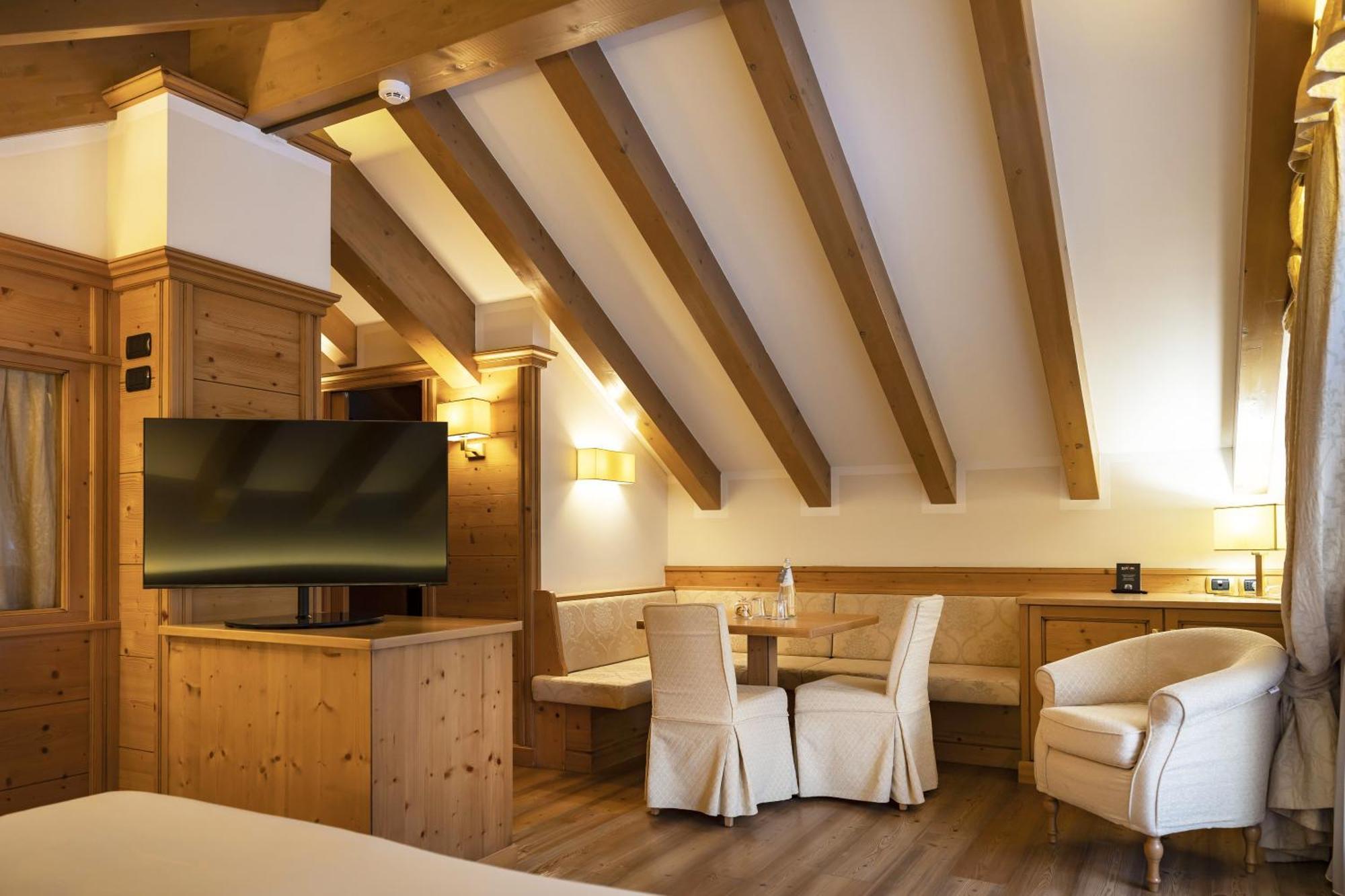 Beverly Alps Hotel & Spa Pinzolo Room photo