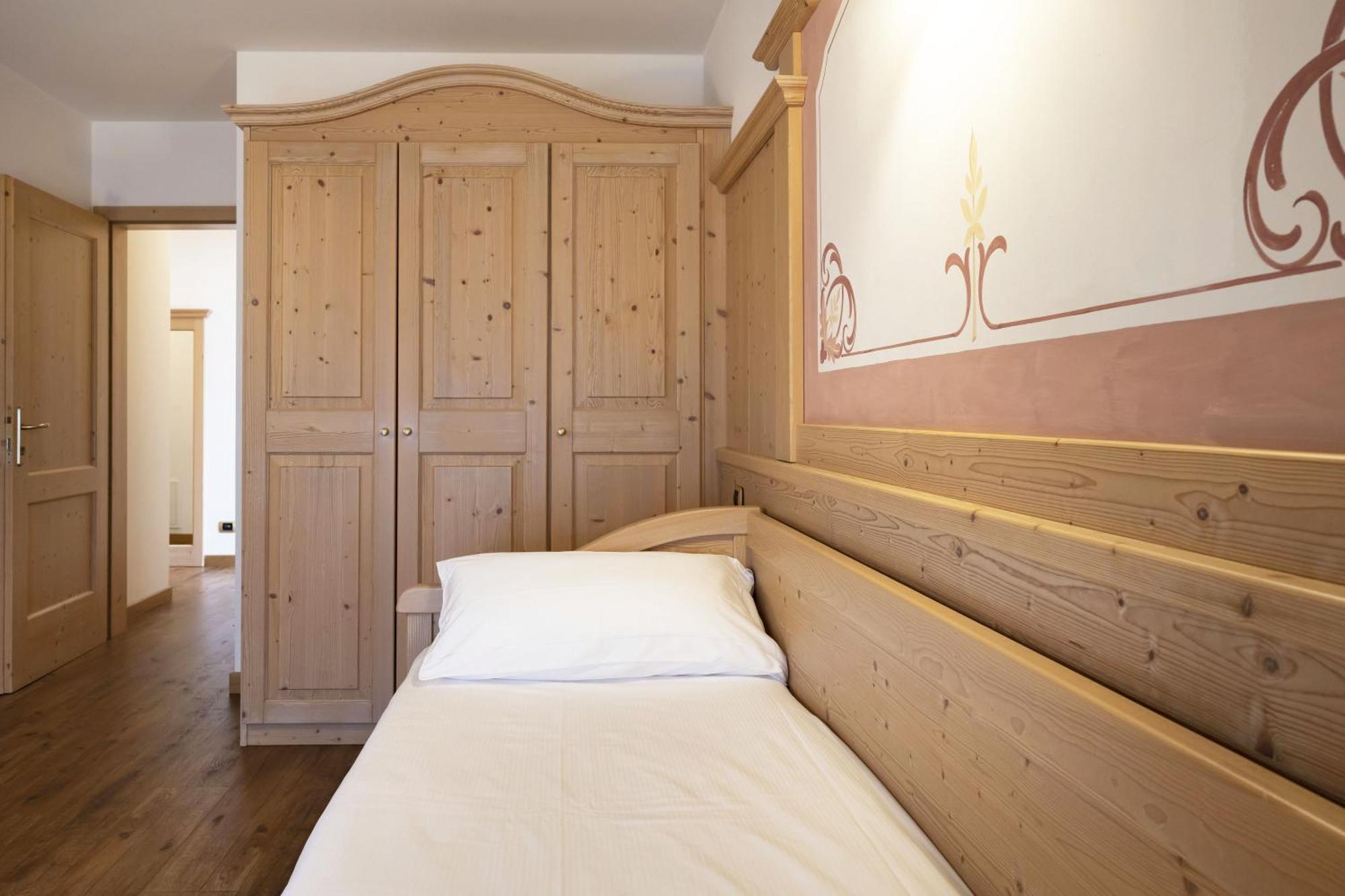 Beverly Alps Hotel & Spa Pinzolo Room photo