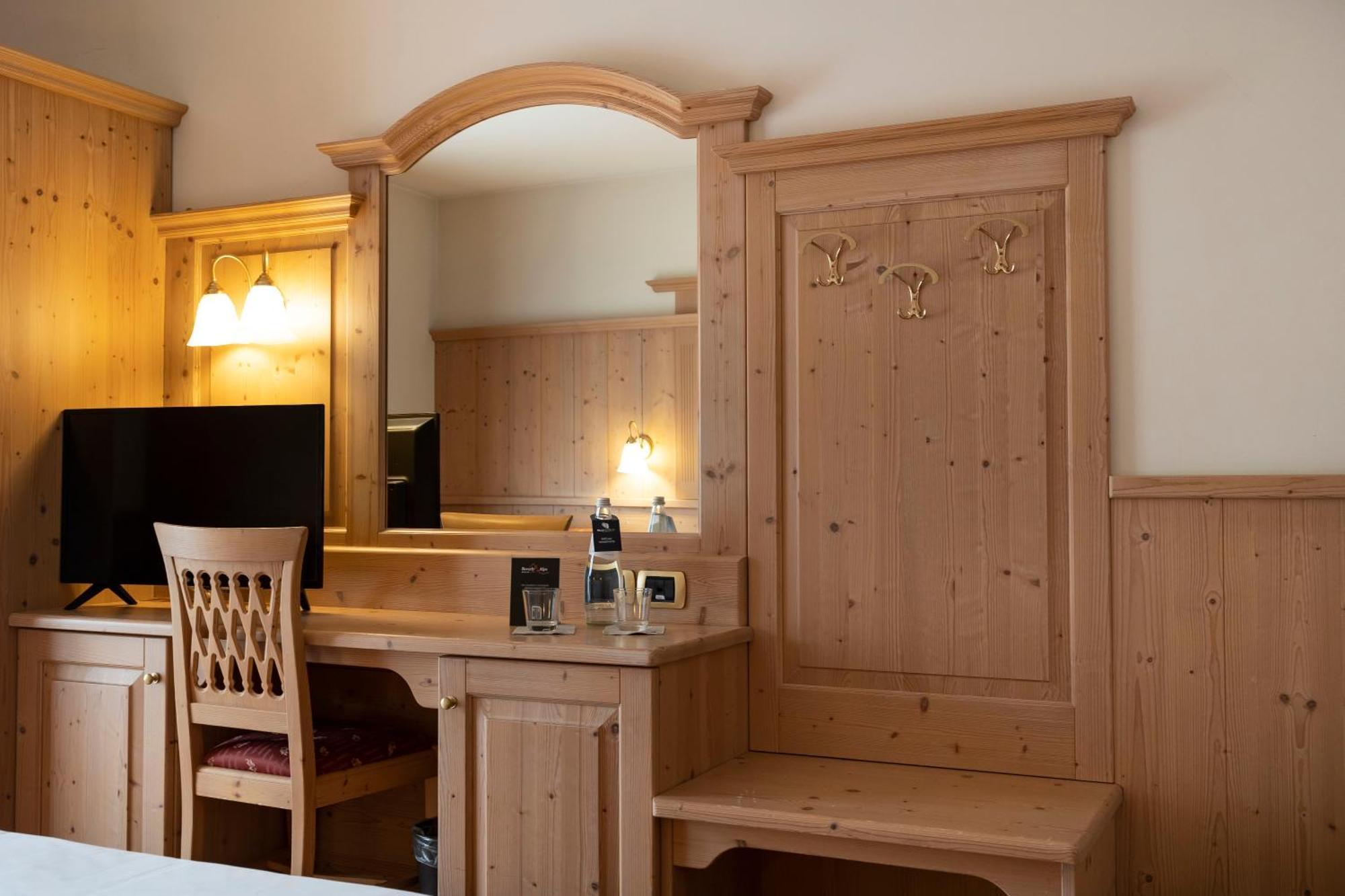Beverly Alps Hotel & Spa Pinzolo Room photo