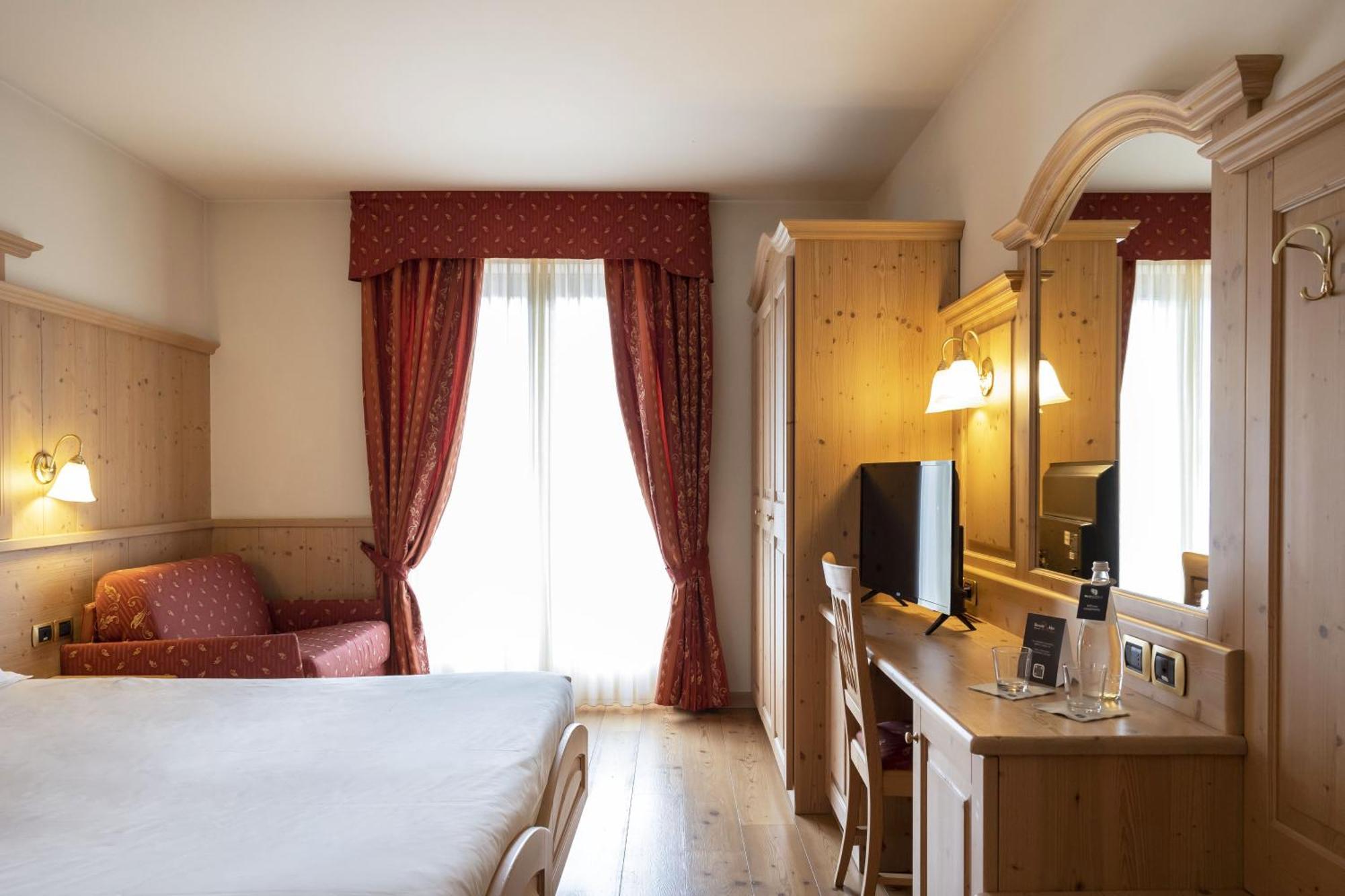 Beverly Alps Hotel & Spa Pinzolo Room photo